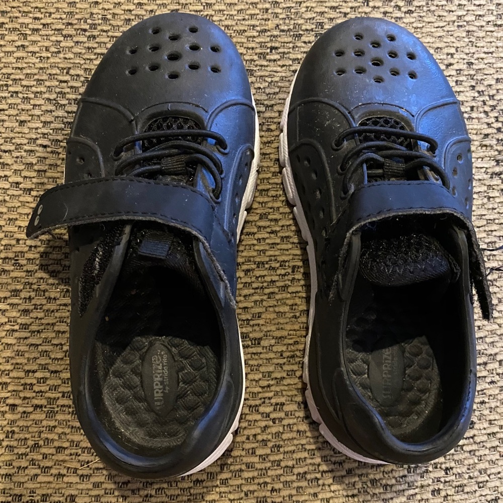 Surpriz size 8 rubber shoes